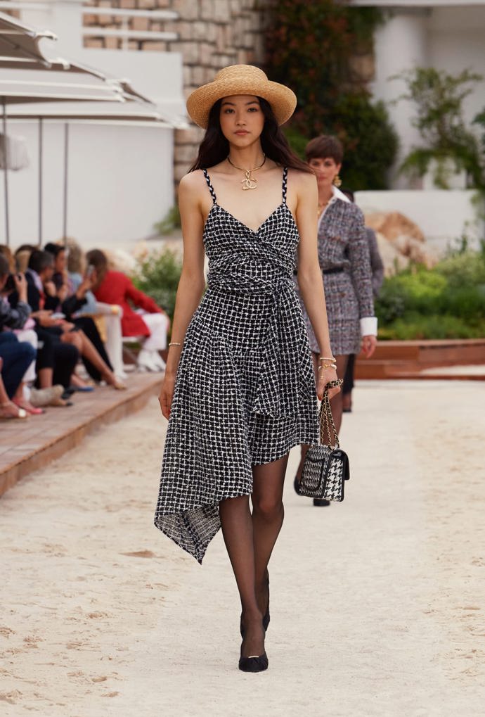  

CHANEL Cruise 2022/23 collection
