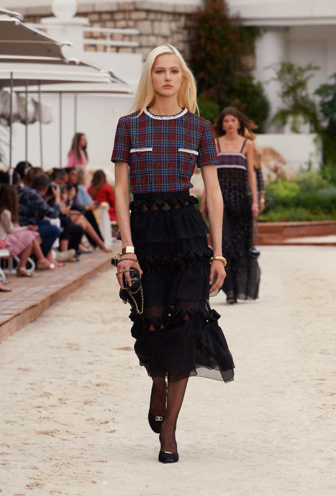  

CHANEL Cruise 2022/23 collection
