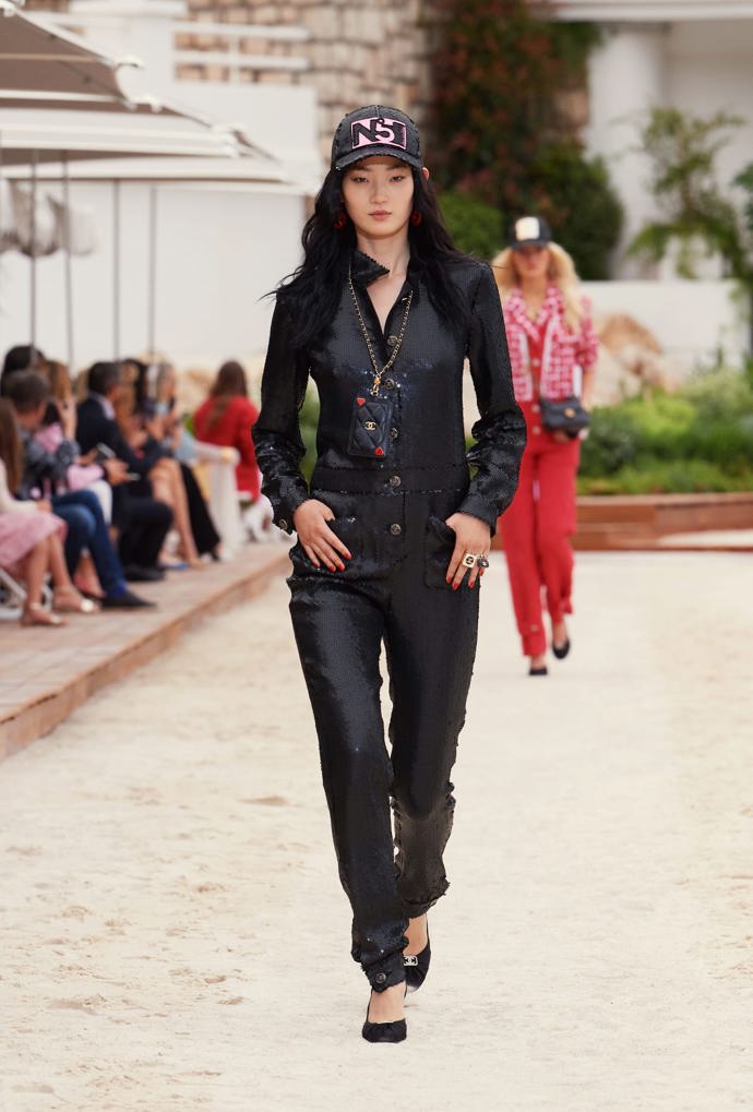  

CHANEL Cruise 2022/23 collection
