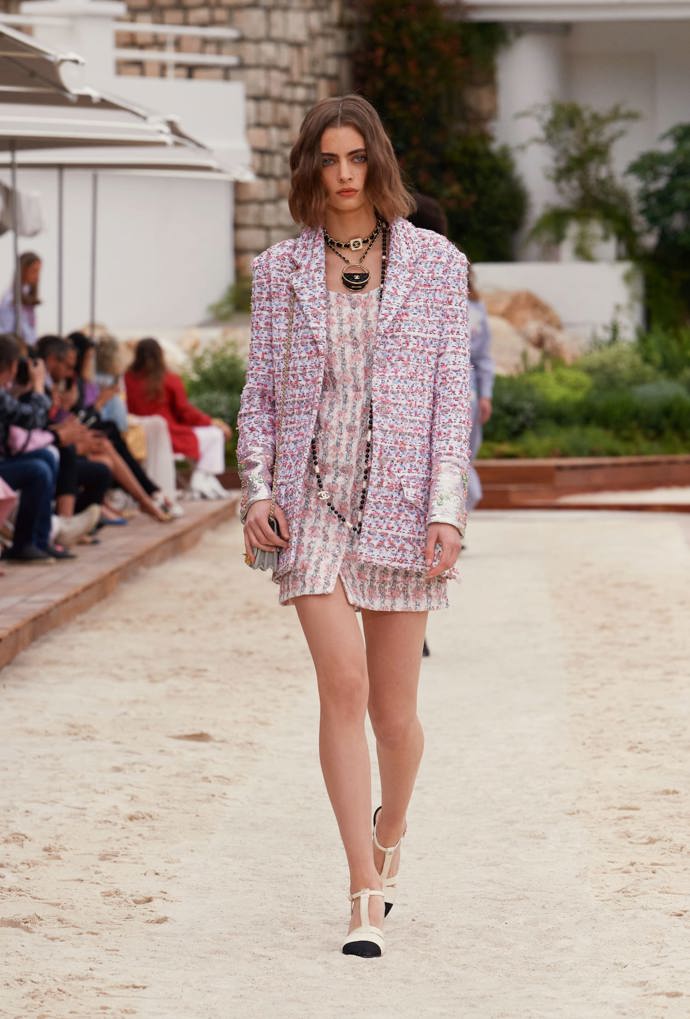  

CHANEL Cruise 2022/23 collection
