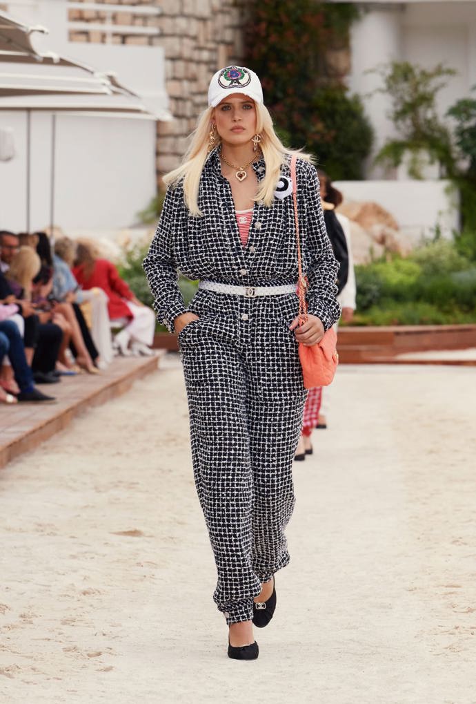  

CHANEL Cruise 2022/23 collection
