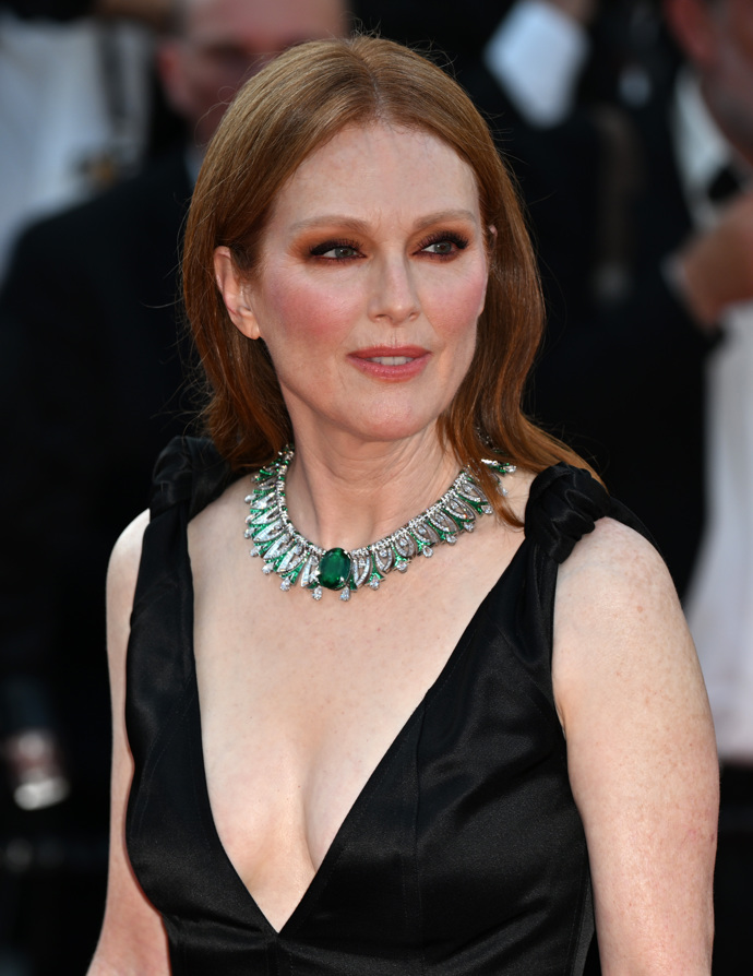  

I Julianne Moore se svěřila do rukou domu Bulgari, ozdobit se nechala linií High Jewellery.
