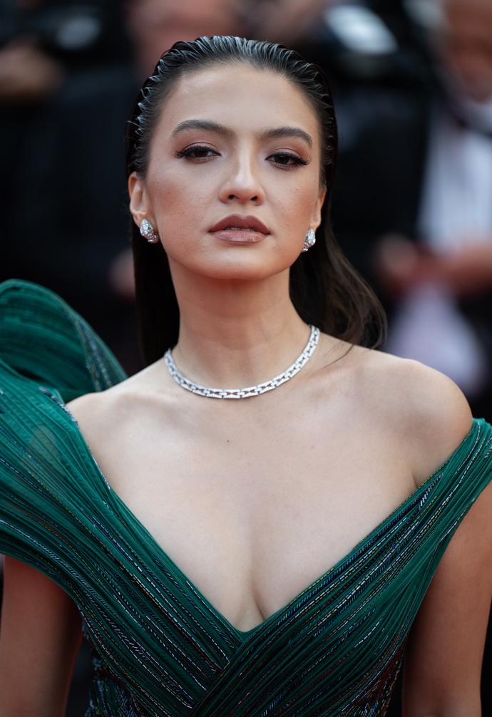  

Raline Shah doplnila svůj look o šperky Bulgari.
