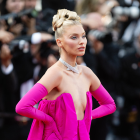  

Švédská modelka Elsa Hosk doplnila svůj look šperkem Messika.
