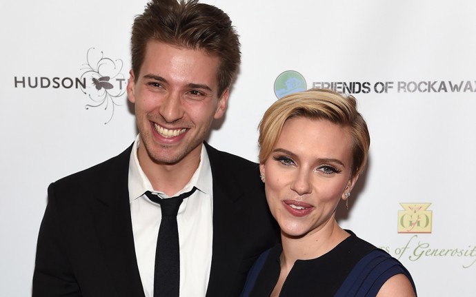 Novodobá Marilyn Monroe Scarlett Johansson je dvojčetem bratra Huntera Johanssona, který se stejně jako Scarlett rozhodl pro hereckou kariéru. Hlavní hvězda filmů Manželská historie, Lucy či Ztraceno v překladu má ještě další sourozence – bratra Adriana a sestry Vanessu a Fenan.
Novodobá Marilyn Monroe Scarlett Johansson je dvojčetem bratra Huntera Johanssona, který se stejně jako Scarlett rozhodl pro hereckou kariéru. Hlavní hvězda filmů Manželská historie, Lucy či Ztraceno v překladu má ještě další sourozence – bratra Adriana a sestry Vanessu a Fenan.