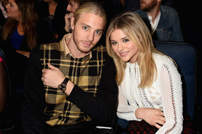 Chloe Grace Moretz a Trevor Duke-Moretz se oba stali herci. Trevor se po boku své sestry objevil ve snímcích Listopadoví vrazi či Kick-Ass 2. Starší bratr pohledné blondýny je většinou obsazován do menších rolí béčkových či céčkových filmů.
Chloe Grace Moretz a Trevor Duke-Moretz se oba stali herci. Trevor se po boku své sestry objevil ve snímcích Listopadoví vrazi či Kick-Ass 2. Starší bratr pohledné blondýny je většinou obsazován do menších rolí béčkových či céčkových filmů.