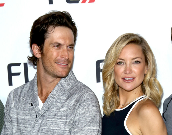 Vybočit z herecké rodiny netáhlo ani bratra herečky a podnikatelky Kate Hudson Olivera Hudsona. Toho nejvíce proslavil seriál Pravidla zasnoubení. Oliver letos oslaví své šestačtyřicáté narozeniny, jeho o dva roky mladší sestra si pomyslné svíčky na dortu sfoukla už v dubnu.
Vybočit z herecké rodiny netáhlo ani bratra herečky a podnikatelky Kate Hudson Olivera Hudsona. Toho nejvíce proslavil seriál Pravidla zasnoubení. Oliver letos oslaví své šestačtyřicáté narozeniny, jeho o dva roky mladší sestra si pomyslné svíčky na dortu sfoukla už v dubnu.