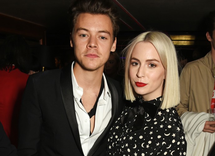 Sestrou hudební a herecké hvězdy Harryho Stylese je spisovatelka Gemma Styles. Gemma 3. prosince oslavila své 31. narozeniny a je tak o tři roky starší než její veleznámý bratr, který momentálně boduje s písní s názvem As It Was.
Sestrou hudební a herecké hvězdy Harryho Stylese je spisovatelka Gemma Styles. Gemma 3. prosince oslavila své 31. narozeniny a je tak o tři roky starší než její veleznámý bratr, který momentálně boduje s písní s názvem As It Was.