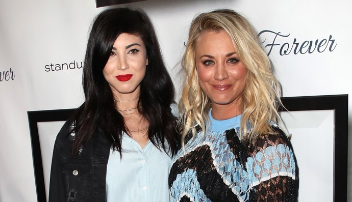 Kaley a Briana Cuoco se obě vydaly na hereckou dráhu. Sestry, které by se vzhledově daly popsat jako jin a jang, jsou momentálně společně k vidění v seriálu Letuška, kde úspěšnější Kaley ztvárňuje promiskuitní letušku závislou na alkoholu.
Kaley a Briana Cuoco se obě vydaly na hereckou dráhu. Sestry, které by se vzhledově daly popsat jako jin a jang, jsou momentálně společně k vidění v seriálu Letuška, kde úspěšnější Kaley ztvárňuje promiskuitní letušku závislou na alkoholu.