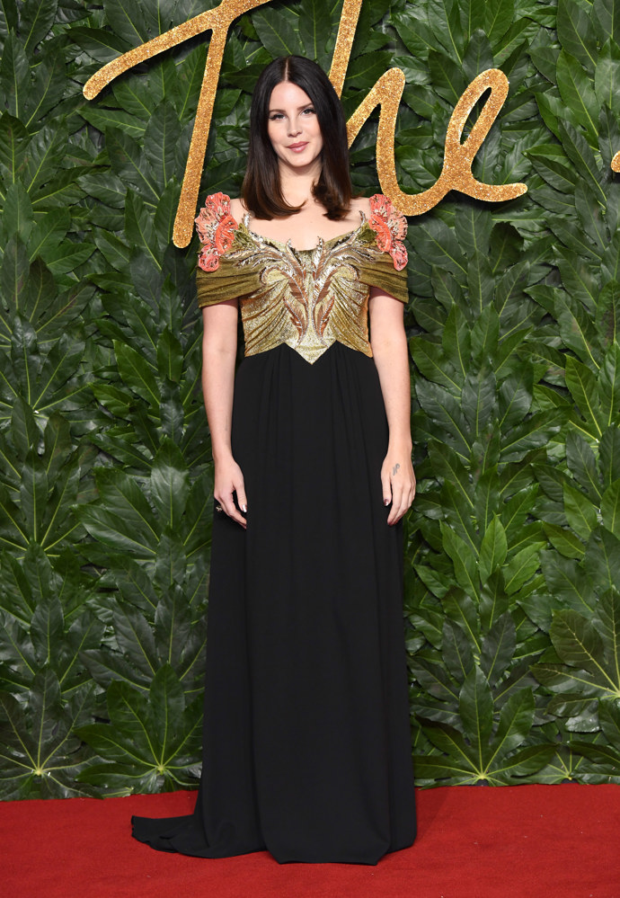  

Lana Del Rey na The Fashion Awards 2018 
