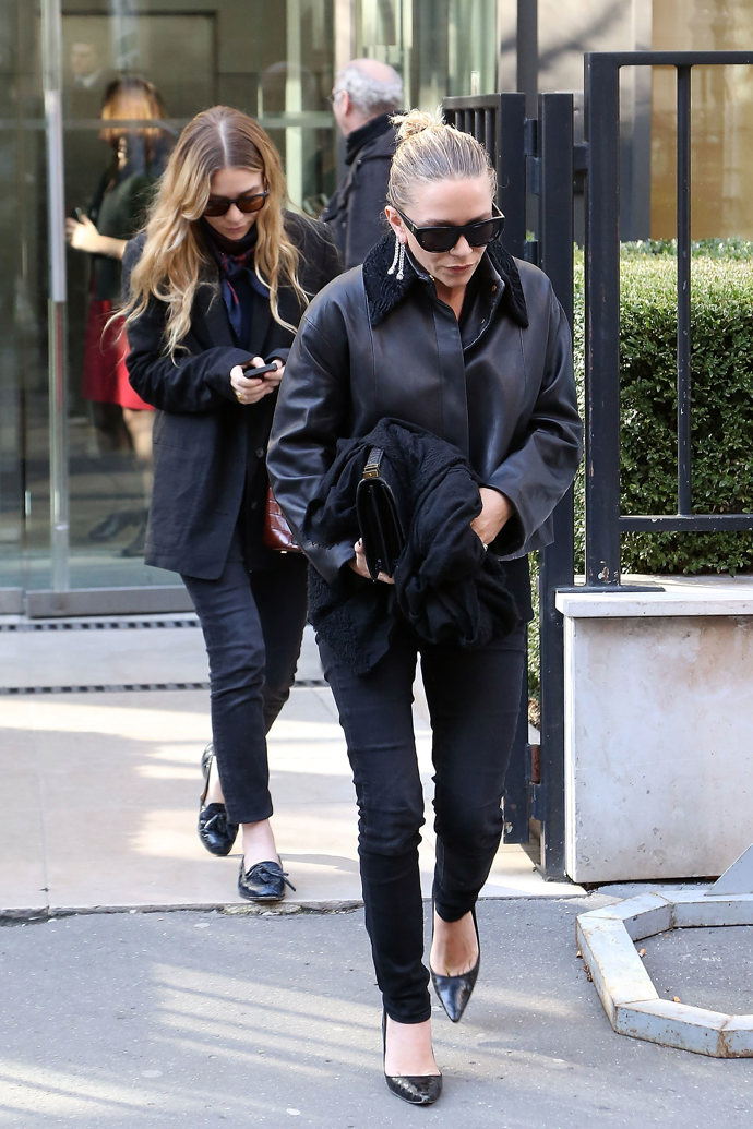  

Mary-Kate Olsen a Ashley Olsen v roce 2014
