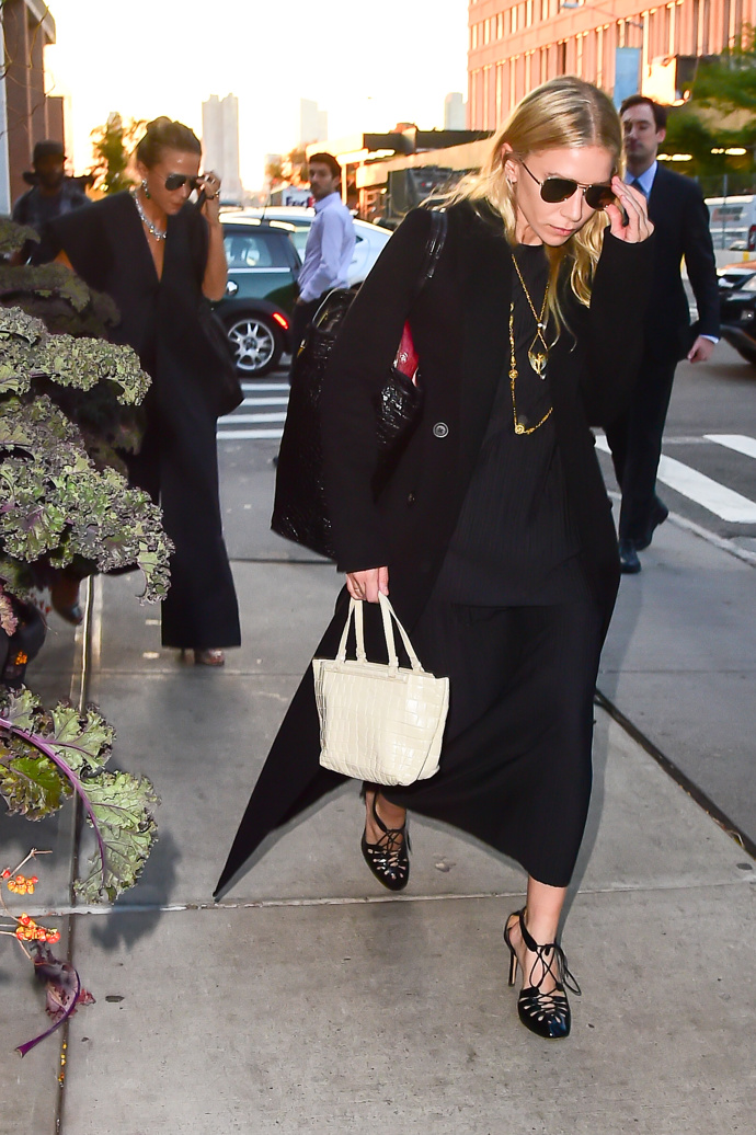  

Mary Kate a Ashley v roce 2016
