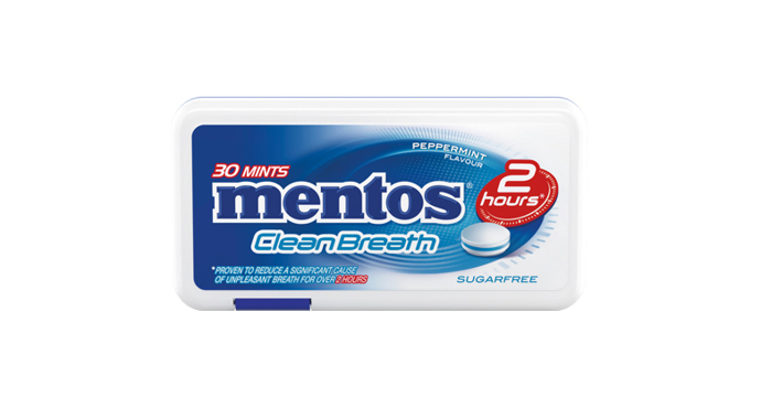  

Funkční bonbony Mentos CleanBreath (21 g, 29,90 Kč) s příchutí máty zaručí, že váš dech bude svěží po dobu až dvou hodin. www.mentos.cz 
