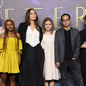 Shiloh Jolie-Pitt, Zahara Jolie-Pitt, Angelina Jolie, Vivienne Jolie-Pitt, Maddox Jolie-Pitt a Knox Jolie-Pitt
Shiloh Jolie-Pitt, Zahara Jolie-Pitt, Angelina Jolie, Vivienne Jolie-Pitt, Maddox Jolie-Pitt a Knox Jolie-Pitt