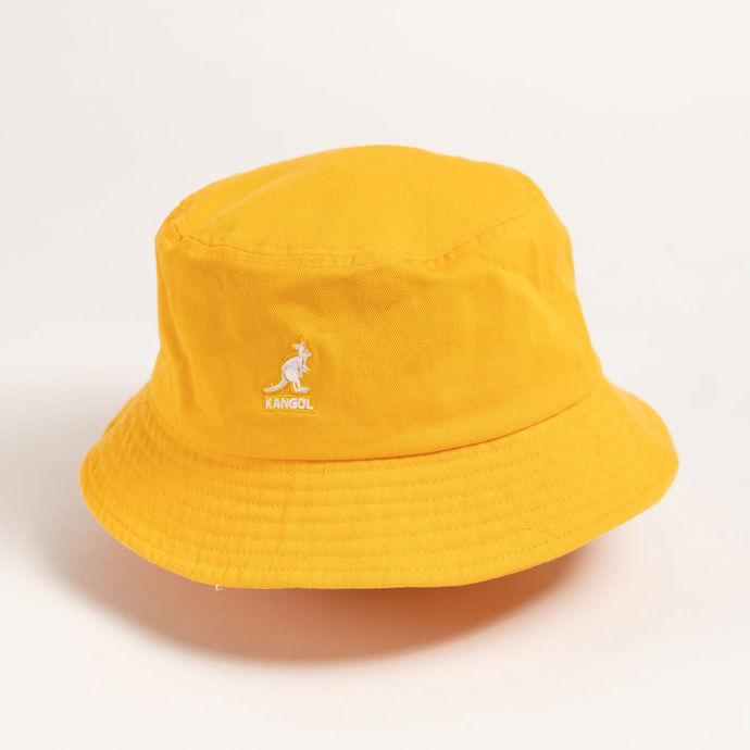 KANGOL Žlutý klobouk Washed Bucket, 1 000 Kč, k dostání na www.vemzu.cz
