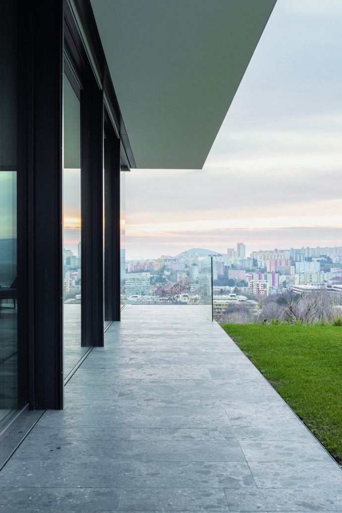  

Bratislavské spa z dílny architekta Petra Dolinajce a interiérové designérky Romi Klimekové
