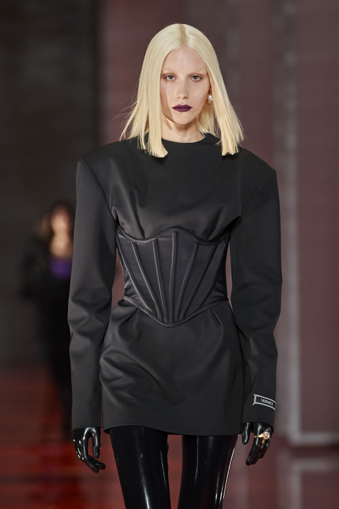 Versace Ready to Wear Fall Winter 2022
