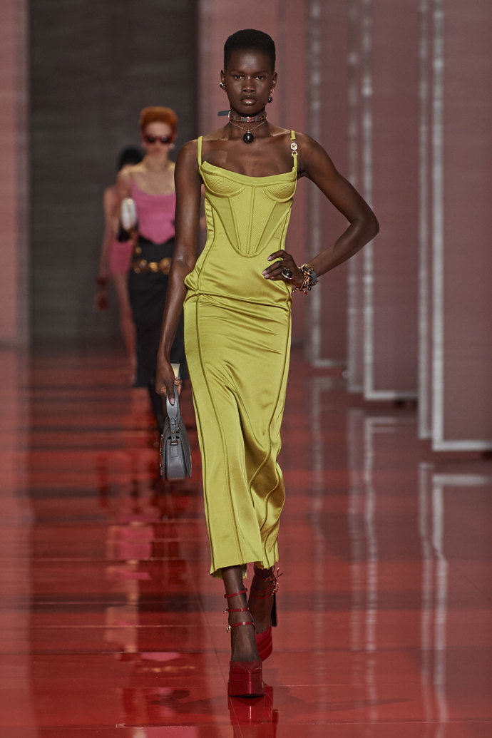 Versace Ready to Wear Fall Winter 2022
