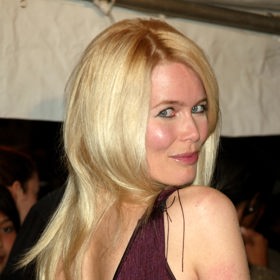  

Claudia Schiffer na premiéře filmu Láska nebeská (Love Actually). 

