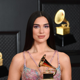 Dua Lipa získala v roce 2021 ocenění Grammy za Nejlepší vokální popové album.
Dua Lipa získala v roce 2021 ocenění Grammy za Nejlepší vokální popové album.