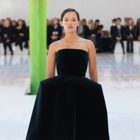  

Prohlédněte si kolekci LOEWE Spring/Summer 2023...
