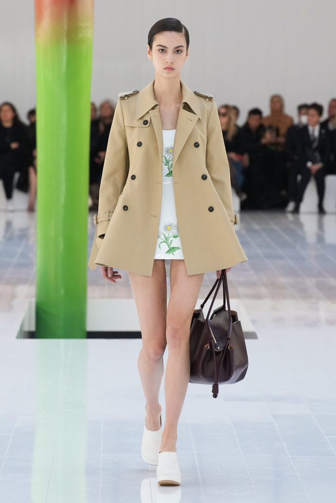  

Prohlédněte si kolekci LOEWE Spring/Summer 2023...
