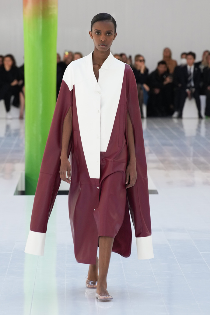  

Prohlédněte si kolekci LOEWE Spring/Summer 2023...
