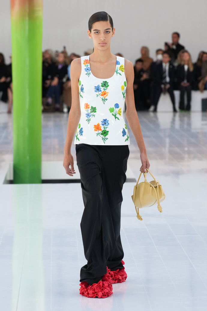  

Prohlédněte si kolekci LOEWE Spring/Summer 2023...
