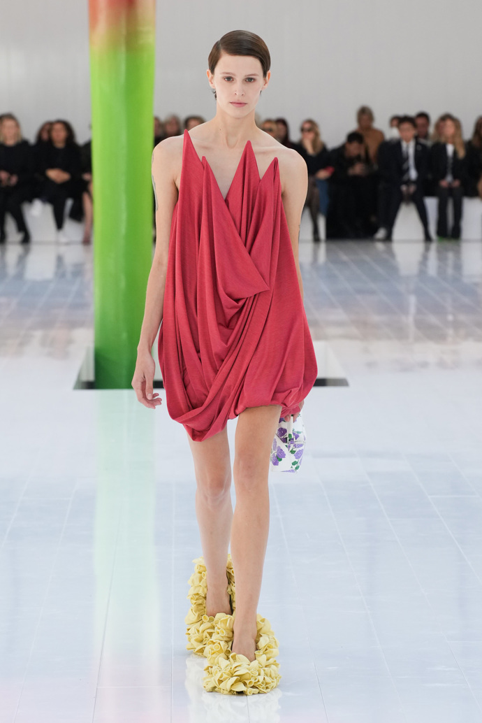  

Prohlédněte si kolekci LOEWE Spring/Summer 2023...
