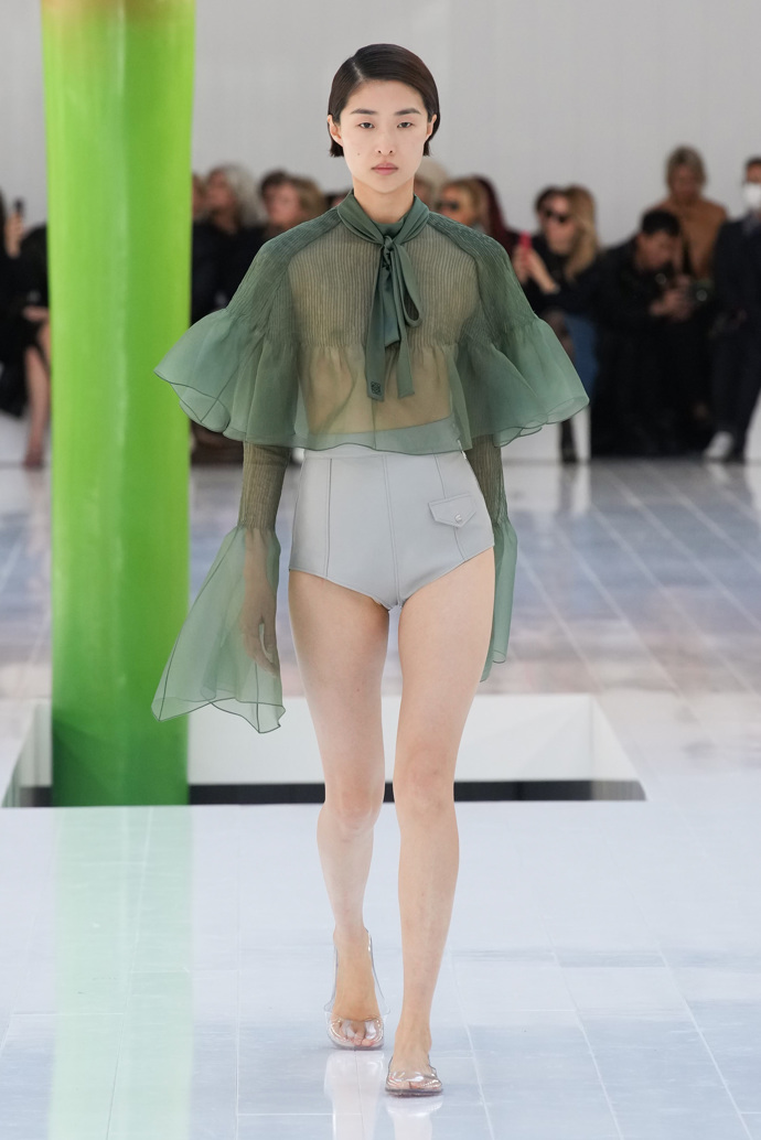  

Prohlédněte si kolekci LOEWE Spring/Summer 2023...
