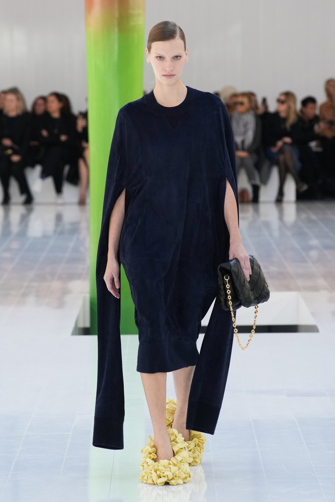  

Prohlédněte si kolekci LOEWE Spring/Summer 2023...
