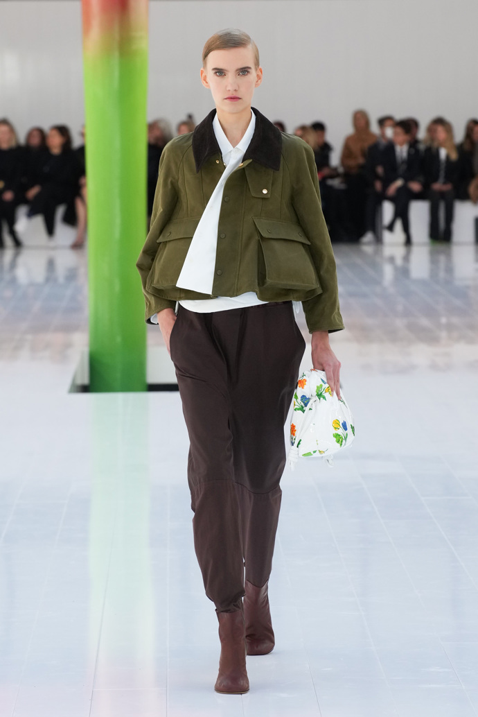  

Prohlédněte si kolekci LOEWE Spring/Summer 2023...
