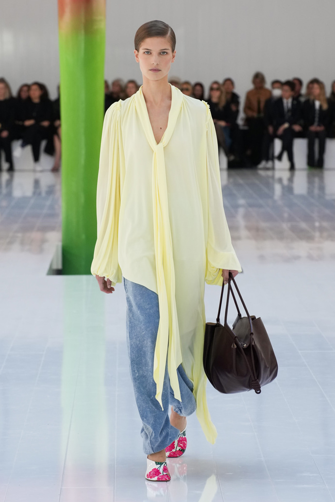  

Prohlédněte si kolekci LOEWE Spring/Summer 2023...
