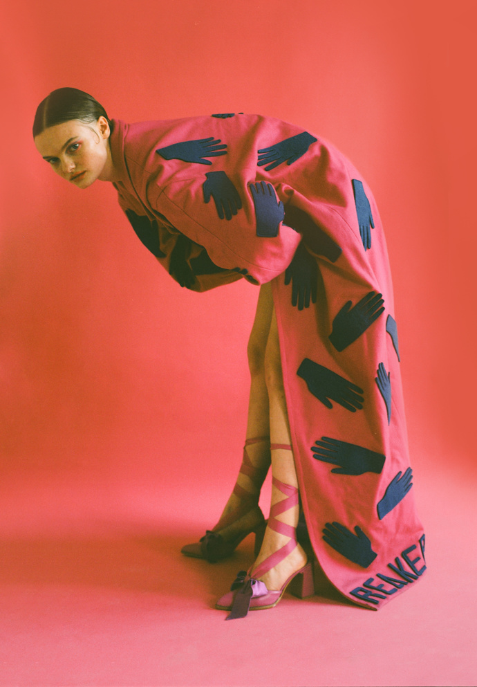 Kabát, Weronika Kolacz Couture; boty, Monika Zbikowska Couture
