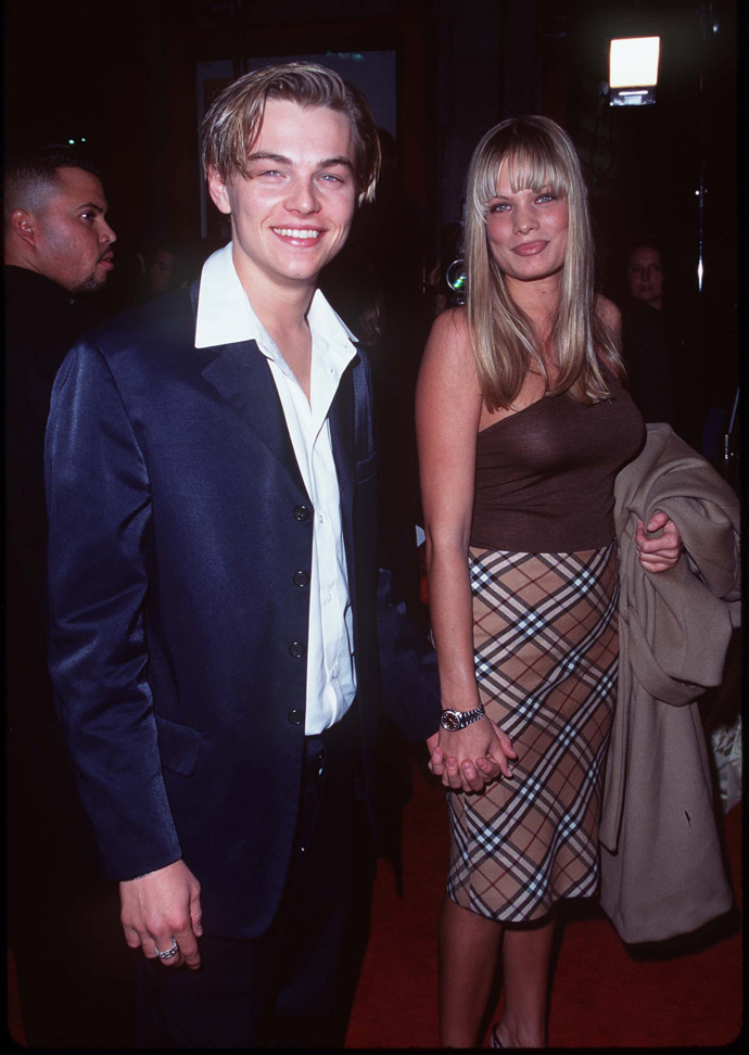  

S modelkou Kristen Zang chodil Leonardo asi 15 měsíců a vzal ji dokonce na premiéru Romea a Julie. 
