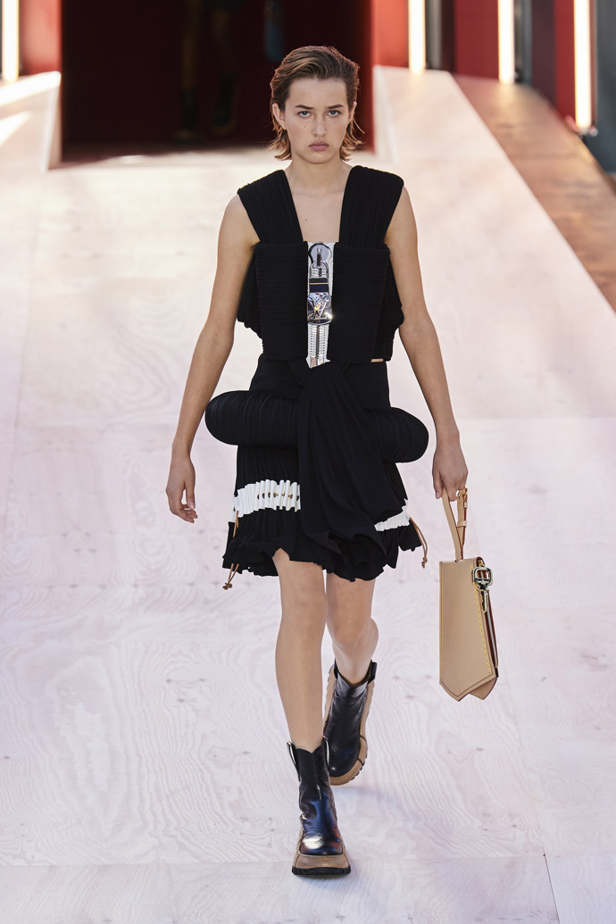 Prohlédněte si kolekci Louis Vuitton Spring/Summer 2023...
