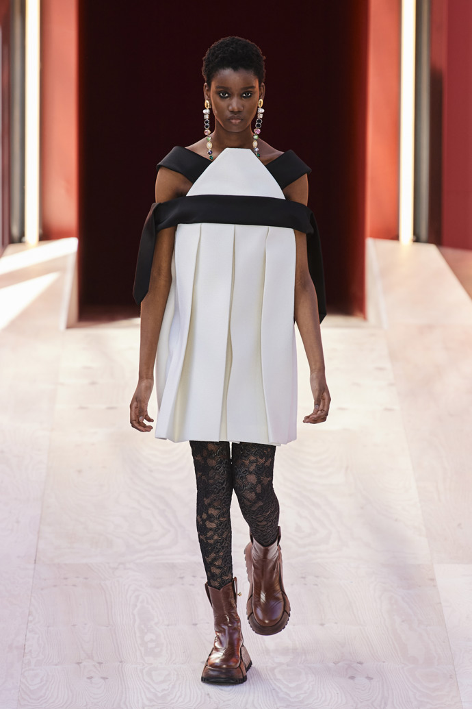 Prohlédněte si kolekci Louis Vuitton Spring/Summer 2023...
