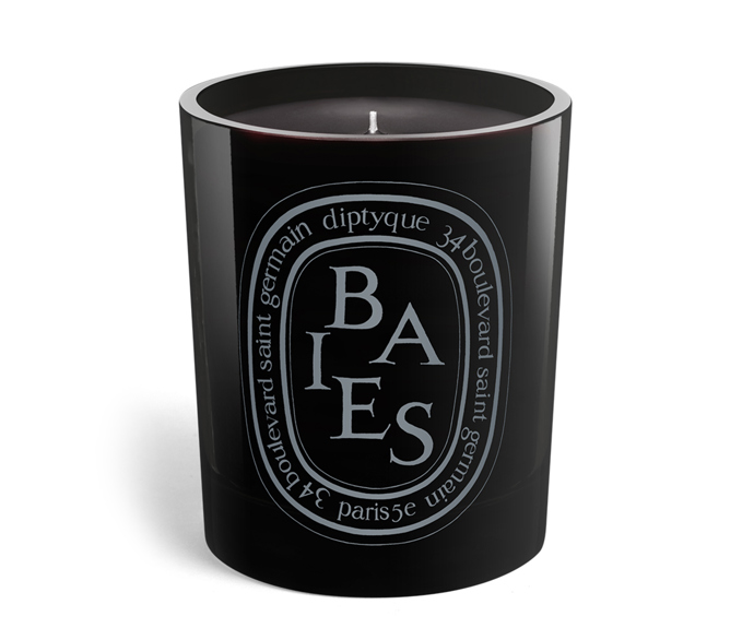 Diptyque, svíčka Baies, prodává Farfetch, 171 EUR
Listy černého rybízu jako ztělesnění vůně inspirované legendárním parfémem L´Ombre dans L´Eau, která patří mezi nejoblíbenější vonné skladby domu Diptyque. Nalita byla do ručně foukaného skla v elegantním temném provedení.
Diptyque, svíčka Baies, prodává Farfetch, 171 EUR
Listy černého rybízu jako ztělesnění vůně inspirované legendárním parfémem L´Ombre dans L´Eau, která patří mezi nejoblíbenější vonné skladby domu Diptyque. Nalita byla do ručně foukaného skla v elegantním temném provedení.