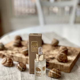 Sérum proti stárnutí pleti Bio Snail se šnečím slizem, Damibio, 1339 Kč

