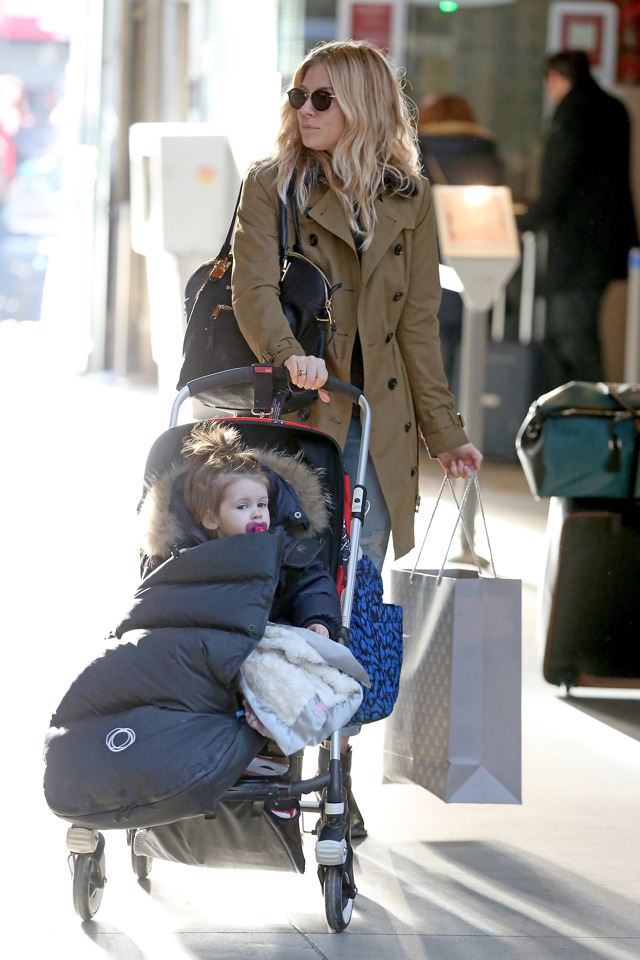  

Sienna Miller s dcerou Marlowe
