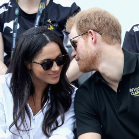 

V červenci 2016 se princ Harry a Meghan, herečka z televizního seriálu Kravaťáci, poprvé setkali na rande naslepo, které jim domluvila společná Misha Nonoo. Harry a Meghan se setkali v exkluzivním londýnském Soho House a Harry byl okamžitě okouzlen její krásou a inteligencí. Začali se proto vídat i dál. 
