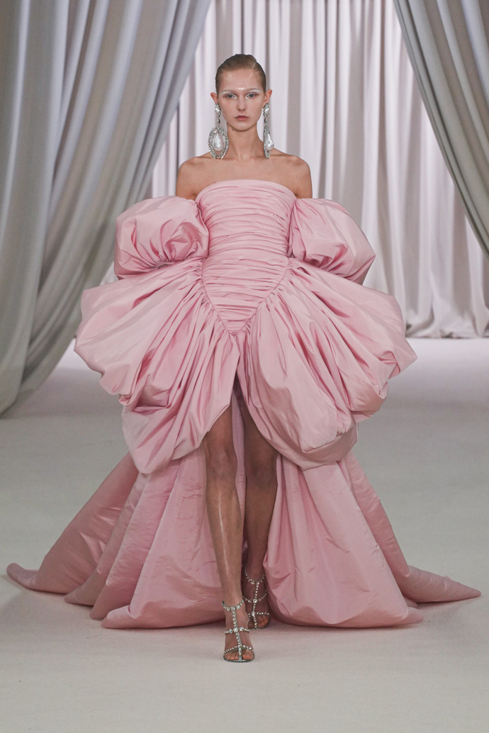  

Giambattista Valli S/S 2023
