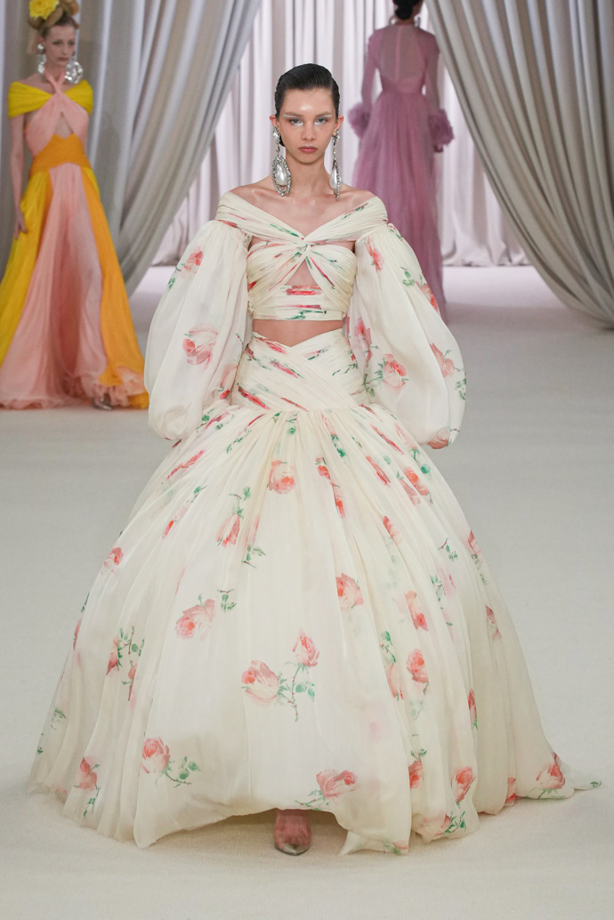  

Giambattista Valli S/S 2023
