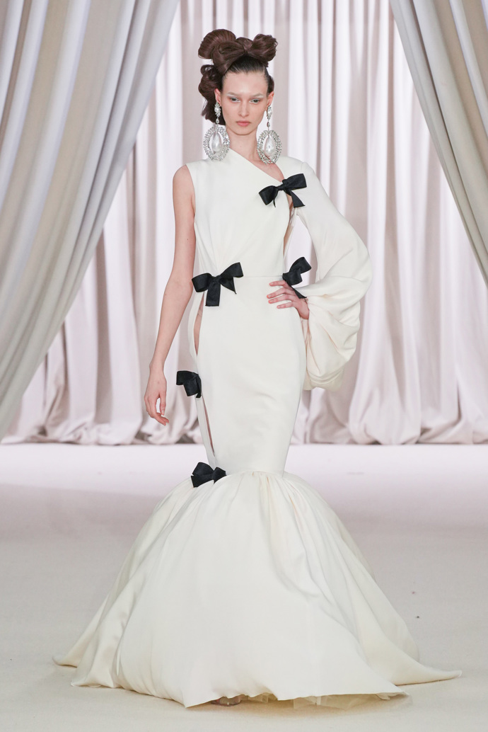  

Giambattista Valli S/S 2023
