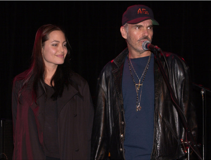 Billy Bob Thornton a Angelina Jolie tvořili pár, který vynikal kontroverzním chováním. Vztah jim ovšem nevydržel. 
