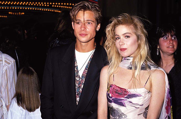 Brad Pitt naproti tomu kdysi randil s herečkou Christinou Applegate. Moc jim to spolu slušelo, ale herečka si pak našla někoho jiného. 
