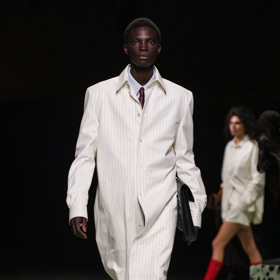 Prohlédněte si kolekci Bottega Veneta Ready to Wear Fall Winter 2023...
Prohlédněte si kolekci Bottega Veneta Ready to Wear Fall Winter 2023...