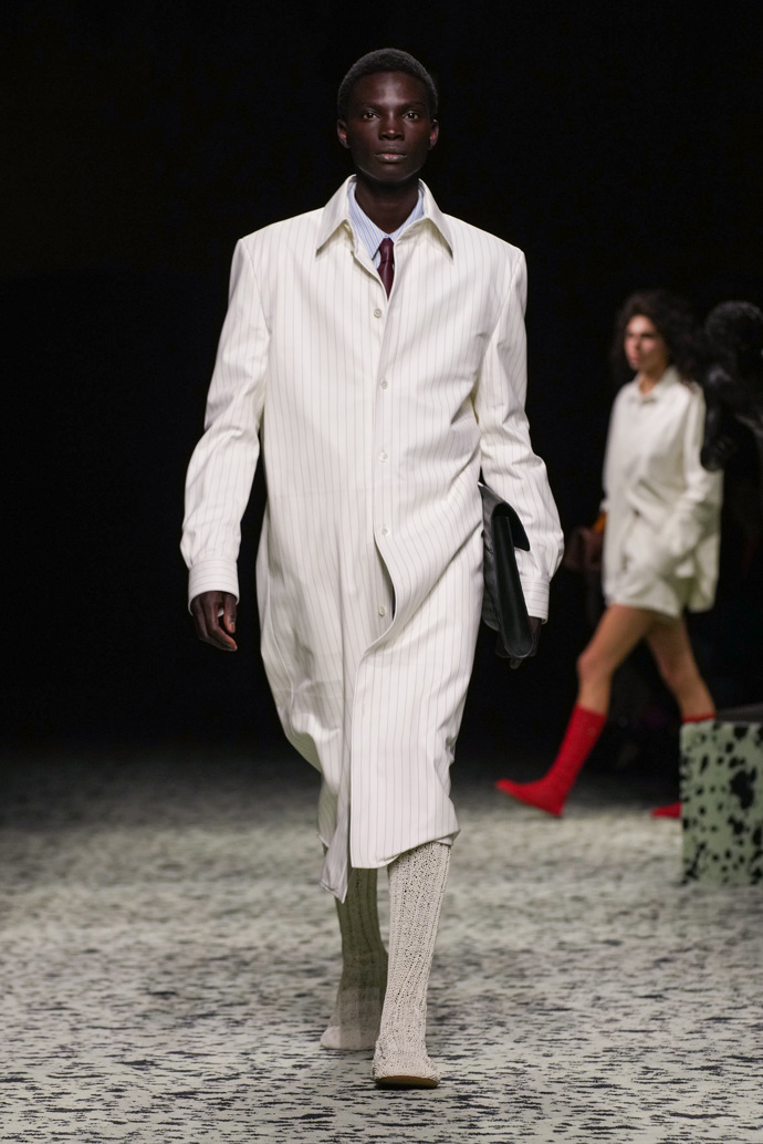 Prohlédněte si kolekci Bottega Veneta Ready to Wear Fall Winter 2023...
Prohlédněte si kolekci Bottega Veneta Ready to Wear Fall Winter 2023...