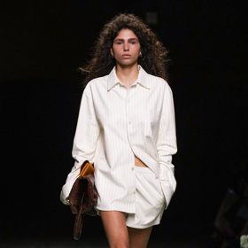 Prohlédněte si kolekci Bottega Veneta Ready to Wear Fall Winter 2023...
Prohlédněte si kolekci Bottega Veneta Ready to Wear Fall Winter 2023...