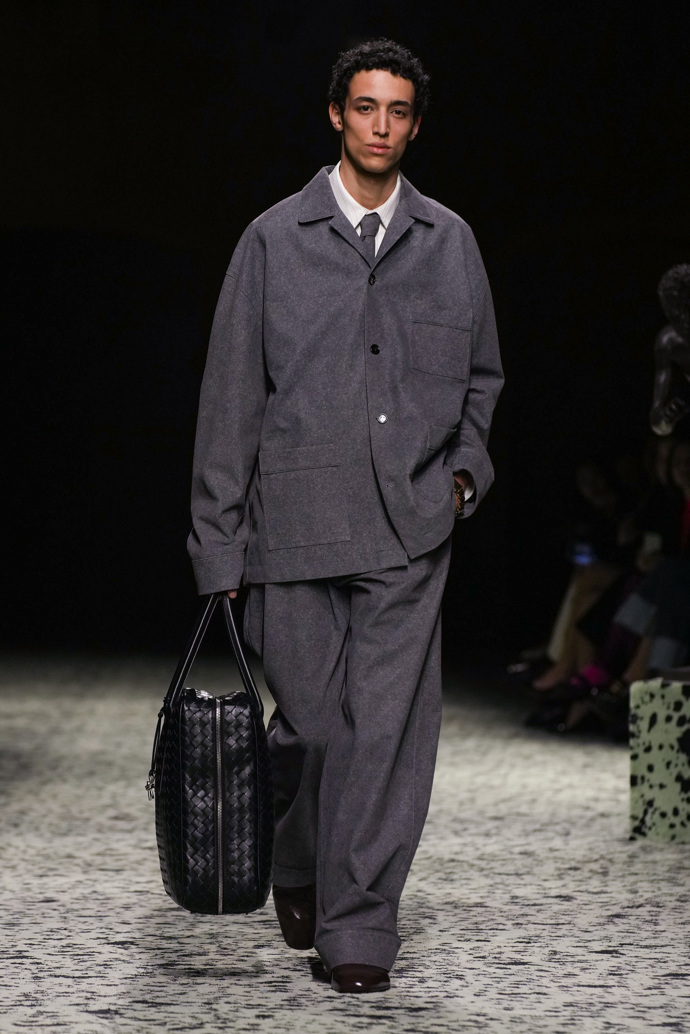 Prohlédněte si kolekci Bottega Veneta Ready to Wear Fall Winter 2023...
Prohlédněte si kolekci Bottega Veneta Ready to Wear Fall Winter 2023...